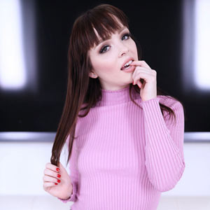 Its pretty and ready to suck dick