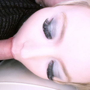 A little blowjob between fuck