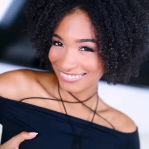 Amateur Allure Welcomes Addis Fouche