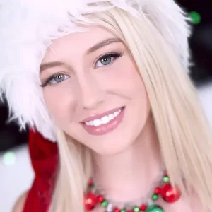 Skyler Storm Returns to Amateur Allure - Xmas Special