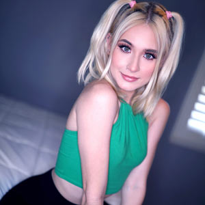 Jess in green top