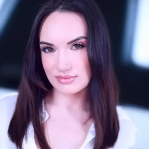 Amateur Allure Welcomes Paris Lincoln