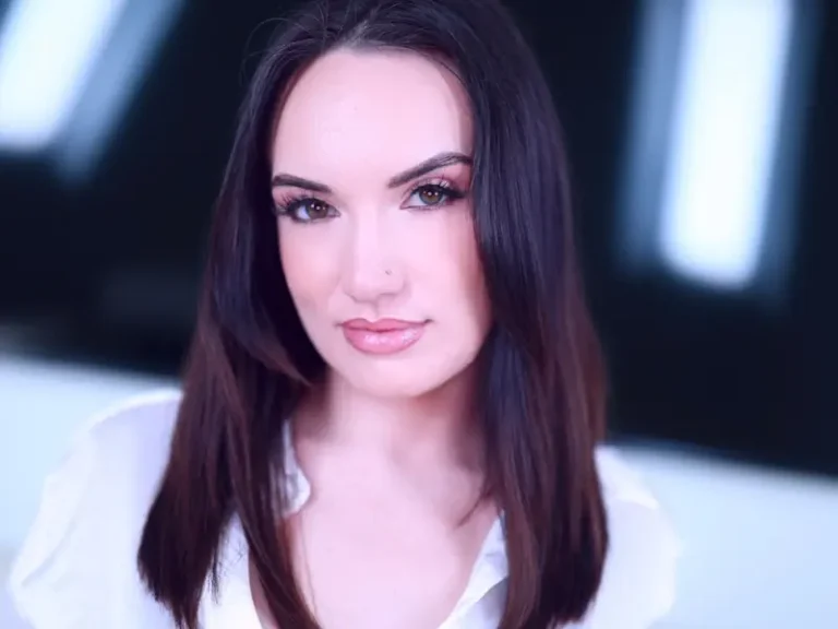 Amateur Allure Welcomes Paris Lincoln