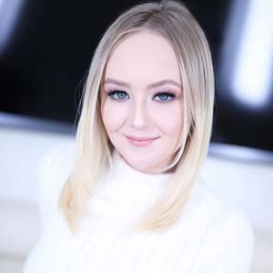 Beautiful bonde teen