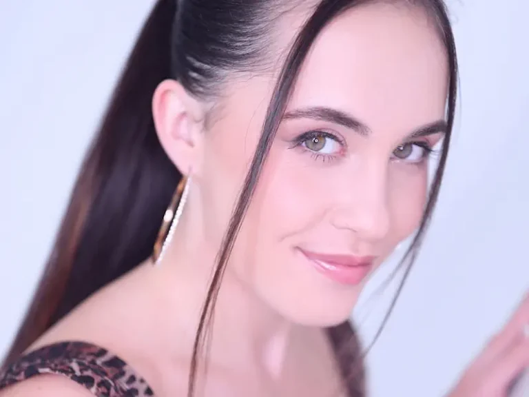 Daisy Phoenix Returns to Amateur Allure For The 4th Time