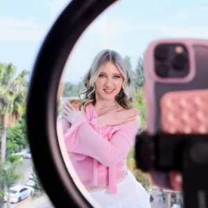 Melody Marks at Dezyred