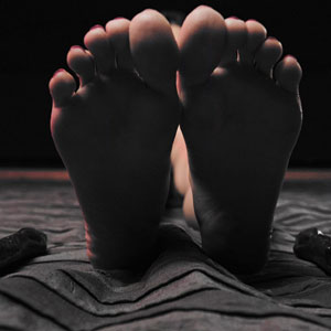 Looking at Eve's feet