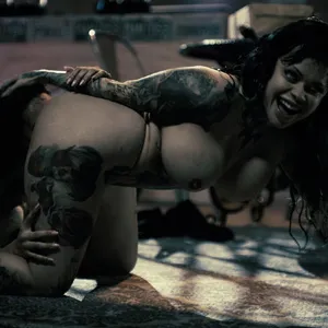 Xwife Karen enjoys the parasited pussy eating