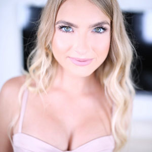 Hannah Hawthorne looking hot at Amateur Allure