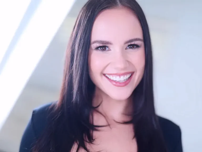 Iris Leon Makes Debut at Amateur Allure