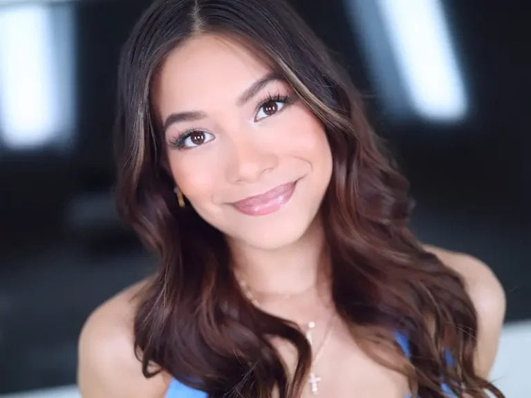 Kate Legend Makes Debut at Amateur Allure