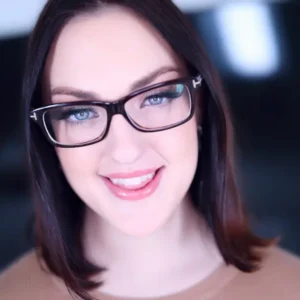 Lucy Lotus Makes Debut at Amateur Allure