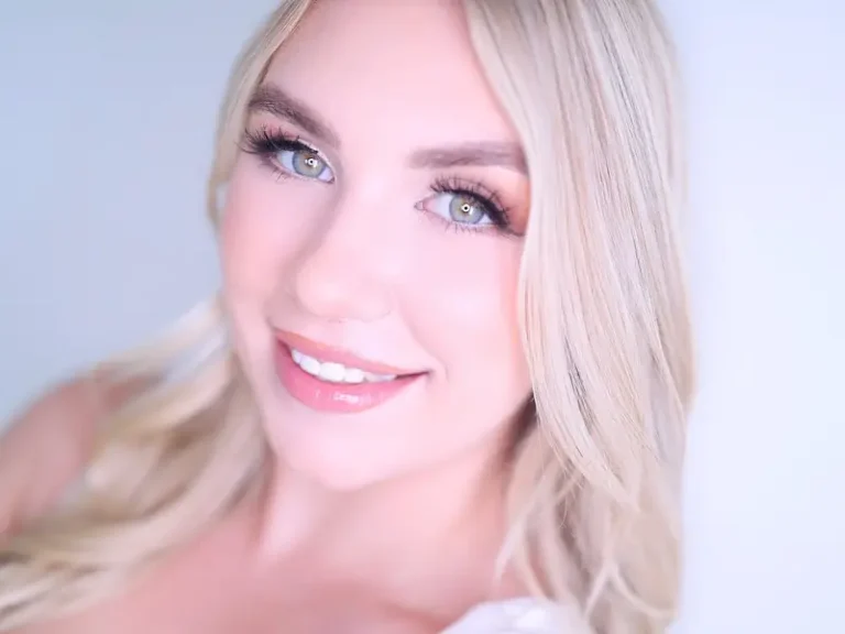 Maisey Monroe Makes Debut at Amateur Allure