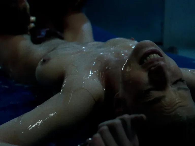 Monster Porn Feed The Queen with Little Puck & Octavia Red