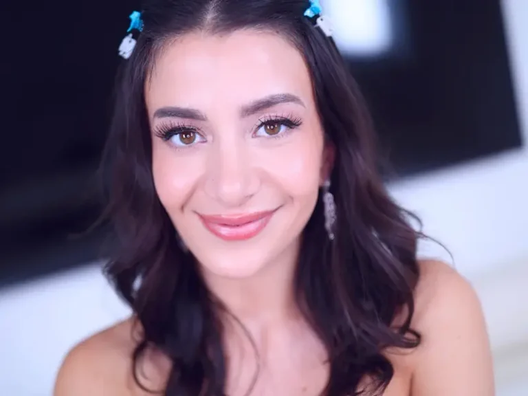 Natalie Brooks Makes Debut at Amateur Allure