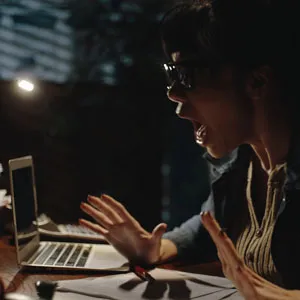 She saws the parasite