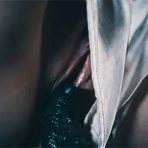 Which finds her way into Mag Numb's pussy