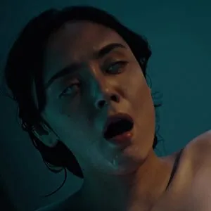 Catherine enjoys the parasited sex