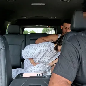 Sucking cock on the backseat