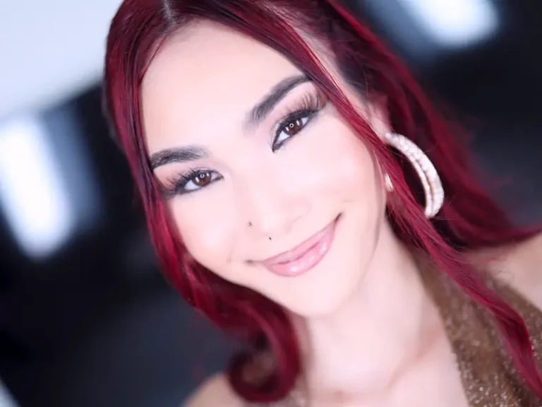 Scarlette Moon Makes Debut at Amateur Allure