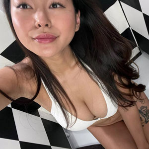 Rae Lil Black makes selfie on toilet